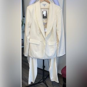 FASHION NOVA BLAZER SIZE 1X AND PANTS SIZE 1XL